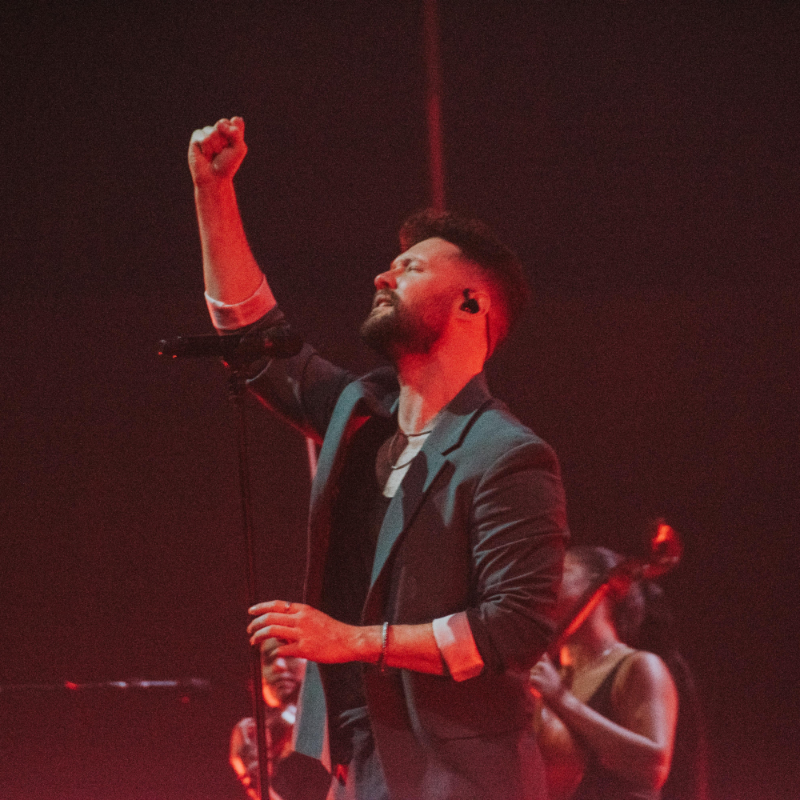 calum-scott-delivers-a-powerful-performance-for-his-filipino-fans