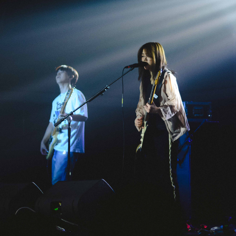 all-aboard-the-se-so-neon-train-korean-indie-rock-band-took-filipino-kdgs-on-a-whirlwind-ride-of-rhythmic-sounds