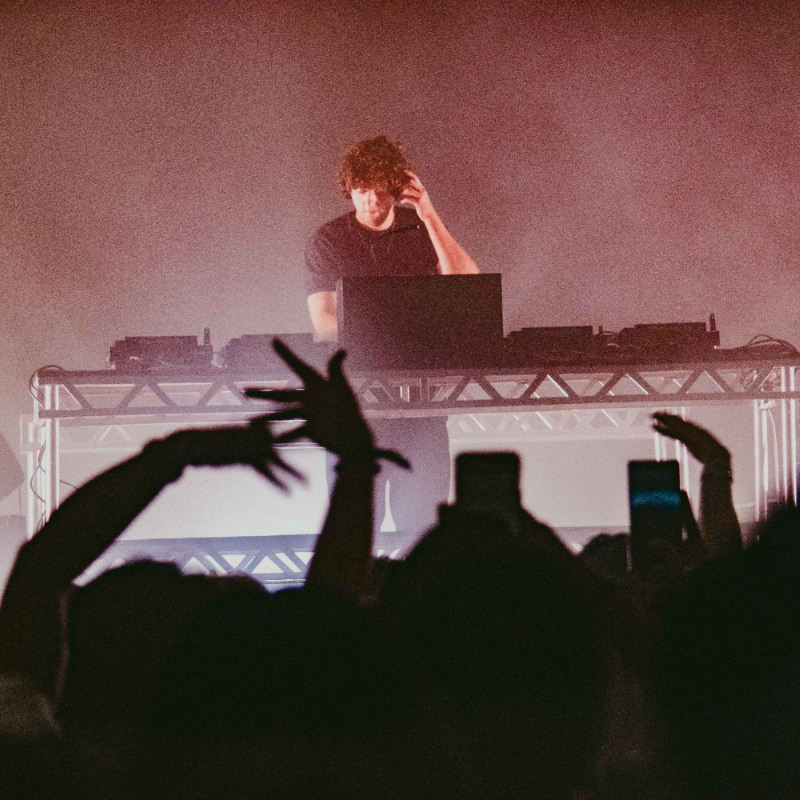 jamie-xx-threw-an-electrifying-dance-party-in-manila-as-part-of-his-in-waves-tour