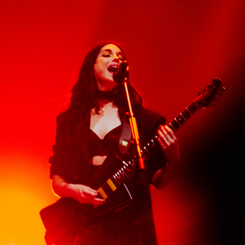 st-vincent-channeled-female-angst-and-sultry-charm-in-her-first-ever-manila-show