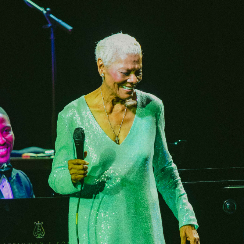 dionne-warwick-shines-on-the-manila-stage-one-last-time