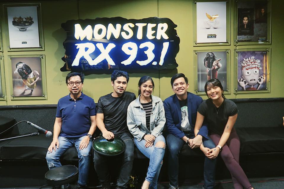 Gab Pangilinan, Myke Salomon and director Pat Valera of ‘Mula sa Buwan’ - HOT 10/25/18